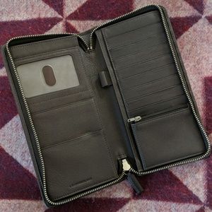 Leatherology Zip Around Travel Wallet Charcoal